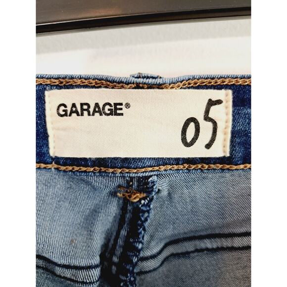 Garage Women's Medium Wash Skinny Jeans In Size 5 Raw Hem Distressed - Picture 4 of 5
